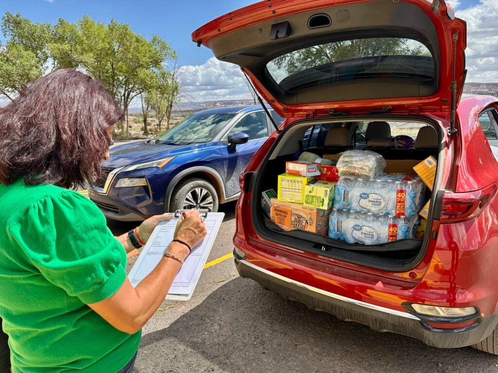 Community volunteers providing door-to-door support during the Oak Ridge fire